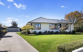 Private Family 4Br Home Near Airport - Sleeps 7 - Free Parking